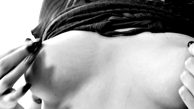 Hairy bush doublehand hj for lucky lover