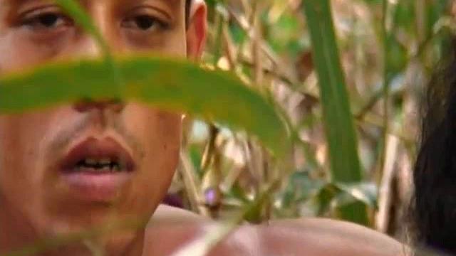 Карлос решил поиграть с качками, но латинские члены быстро поставили его на место