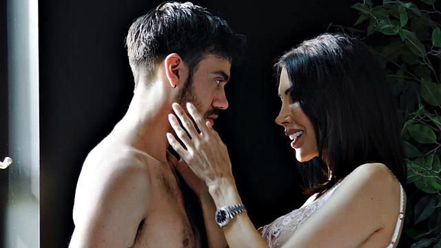 Cheating MILF pussyfucked by lover in forbidden affair