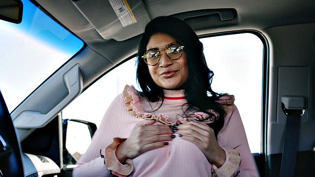 Бренна в свитере возбуждает и получает двойной заряд спермы