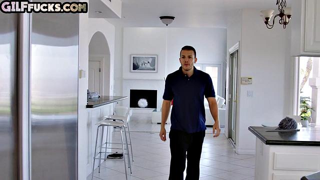 Horny cougar pussysmashed by stud