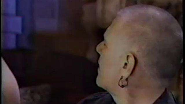 Три девки, банан и плётка - фетиш-угар со смехом