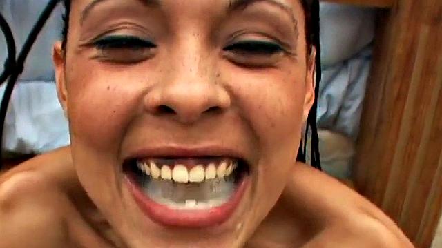 Sunshine ebony sucks off white cock