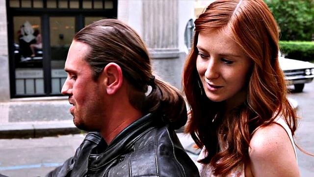 смотри, как линда скачет и заливает член струями