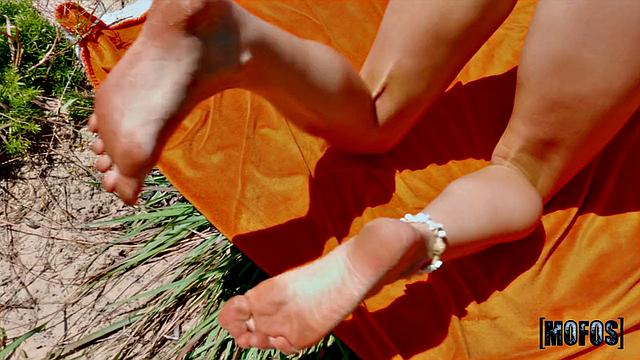 Chasing Scarlet's Bum