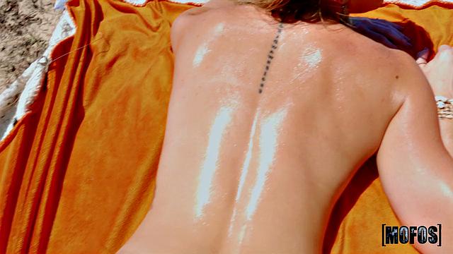 Chasing Scarlet's Bum