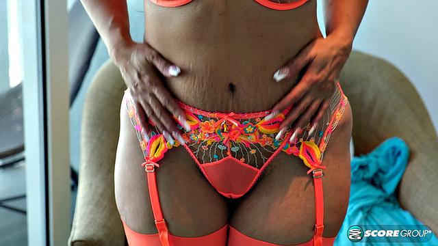 A sexy Filipino wife and mom