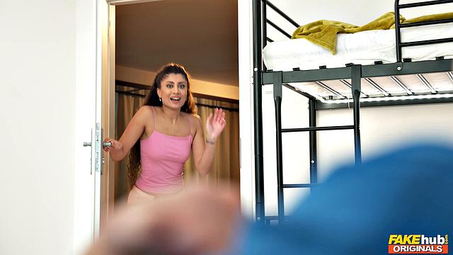 Марина Мая ловит взгляд на члене и сажает киску на лицо Павлосу, потом жаркий минет и кончает на ее лицо.