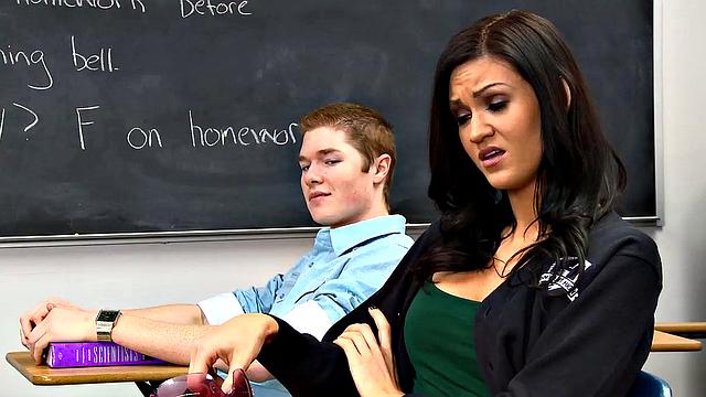 Early Bird Gets The Pussy