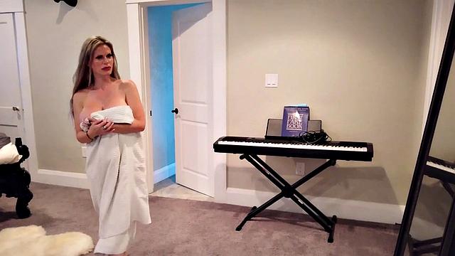 Big Tit Stepsis Watches Shower