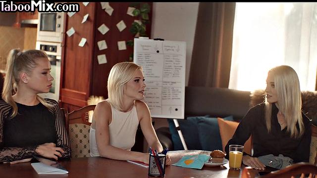 Sensual slowburn lesbian eating