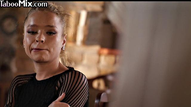 Sensual slowburn lesbian eating