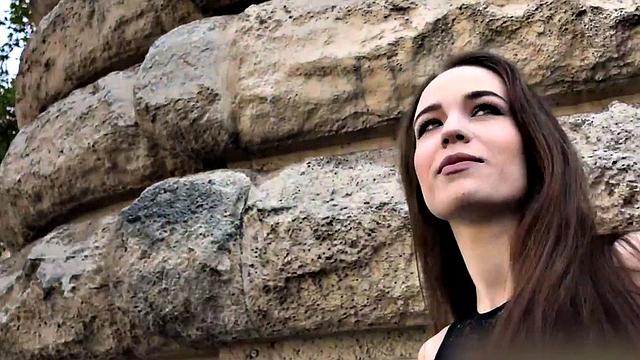 смотри как ангелина отрывается на жарком свидании