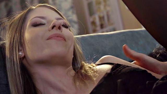 Lingerie beauty pussylicked before riding in couple