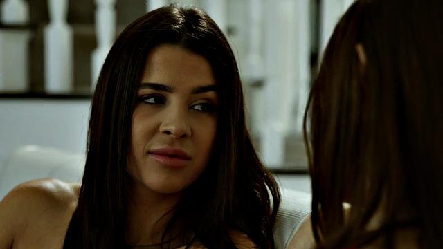 Lez bae seduces perverted BFF before eating her out