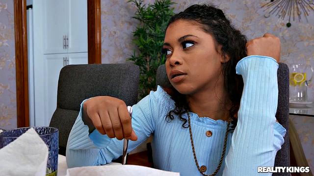 Guesd Who'S Coming to Dinner