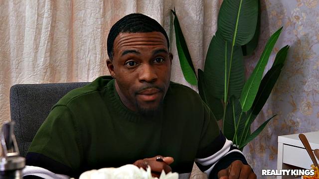 Guesd Who'S Coming to Dinner