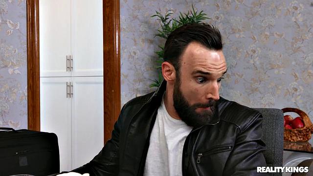 Guesd Who'S Coming to Dinner