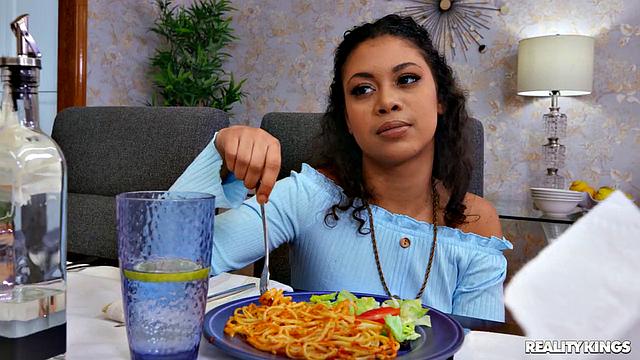 Guesd Who'S Coming to Dinner