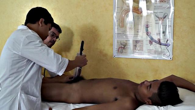 Enema Asian twink in doctors 3way after cockpumping