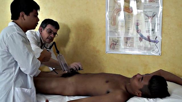 Enema Asian twink in doctors 3way after cockpumping