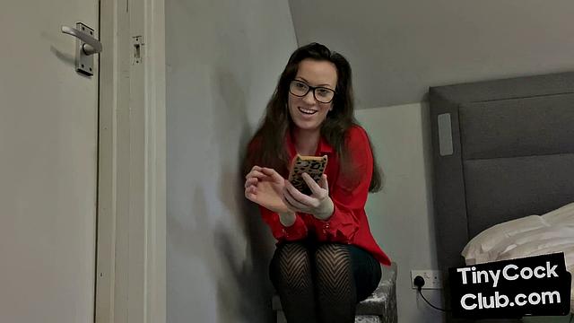 британские госпожи высмеивают фото маленьких членов от зрителей