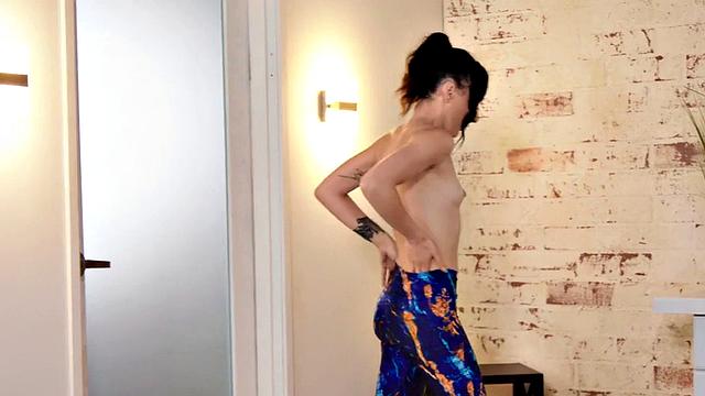 Massaging hairy babe with tattoos got pussysmashed