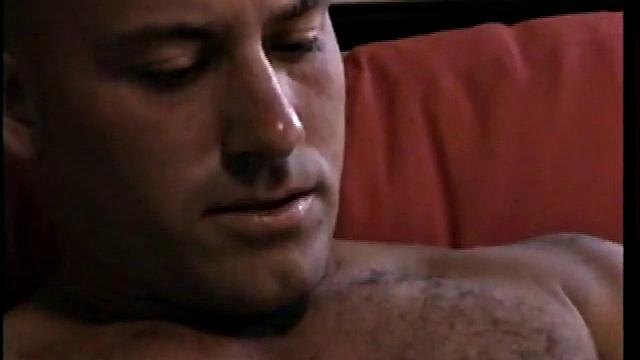 Стрейт Джастин дрочит с яростью для камеры