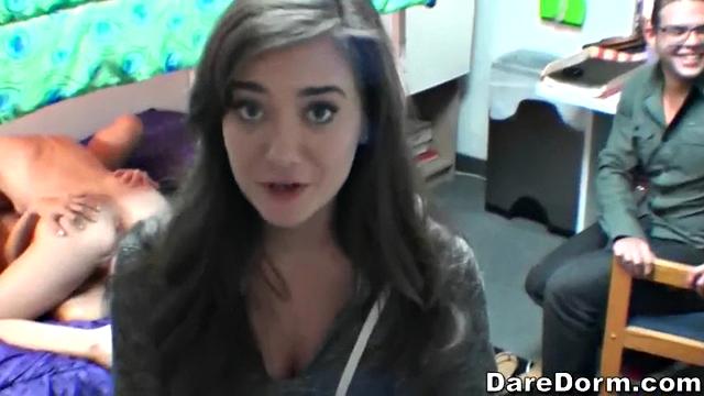 сидишь в шкафу и глядишь, как три взрослые дамы устраивают праздник тела