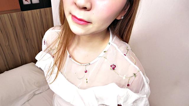 Ренка хвастается пухлой писькой - зеркало всё видит и не врёт!