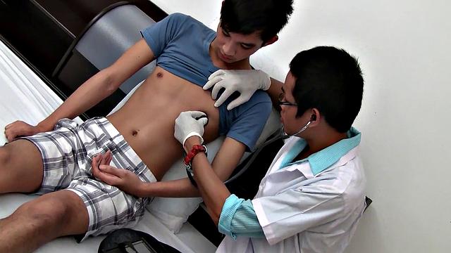 Nerdy Asian doctor breeding twink till making him cum