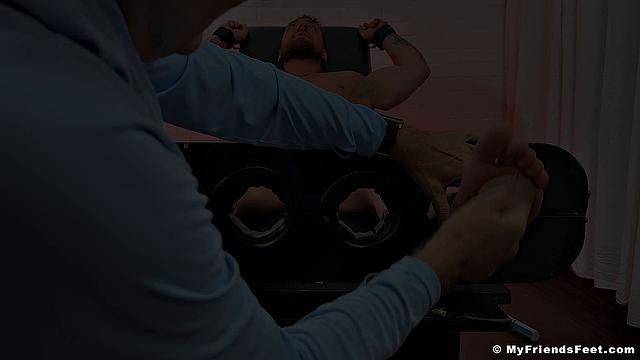 Адама Ли жёстко щекочут - Адам Ли
