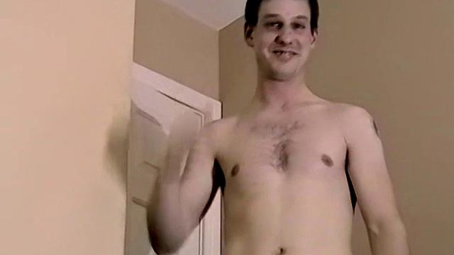 Крис дрочит свой стояк