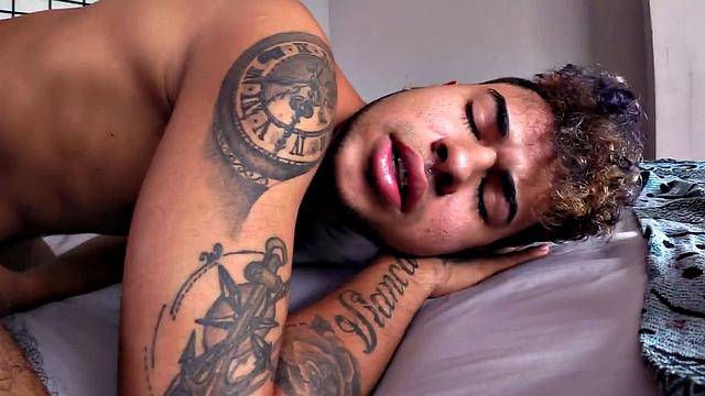 страстный латинец сосёт папику и получает жаркий анальный секс