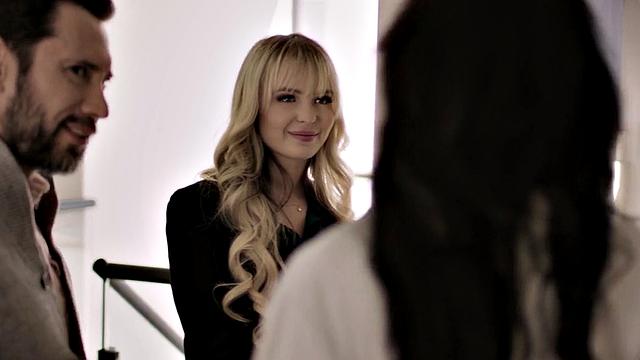 Estate agent rides client with hairy pussy for cum in mouth