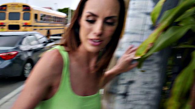 Джейми Вайн и Питер Грин: жаркий сквирт на улице, когда пизда не выдерживает