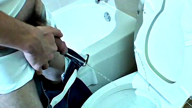 Иан и Скуг - мокрые и дикие игры с золотым дождём!