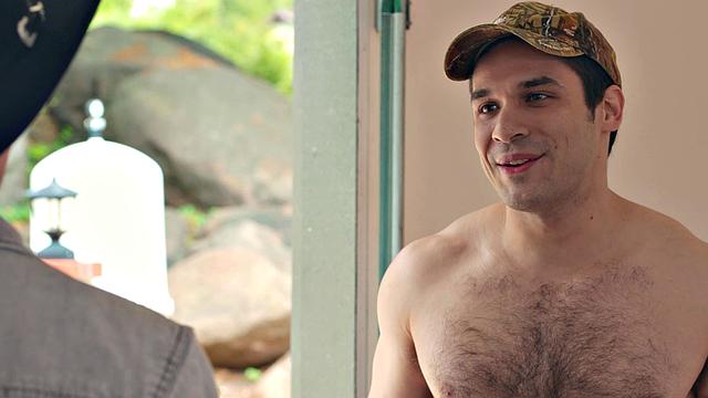 мускулистые парни устраивают конкурс на лучший минет в жарком тройничке