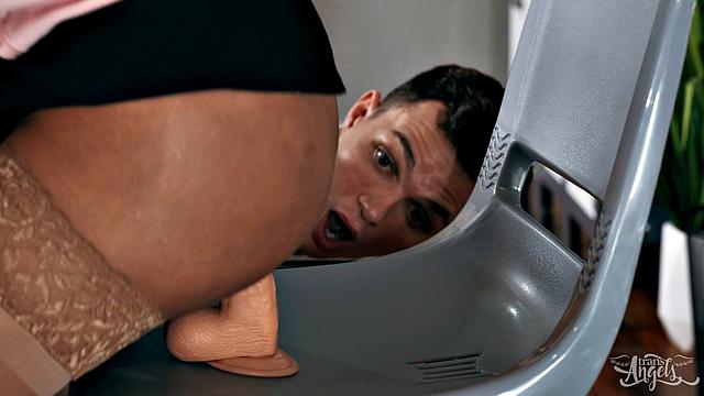 Трахаюсь с Ди в комнате наказаний