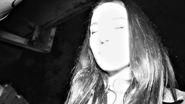 Watch this tattooed babe spread her legs for an outdoor fuckfest