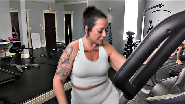 Squirting Pawg Milf Stepsons Friend From College