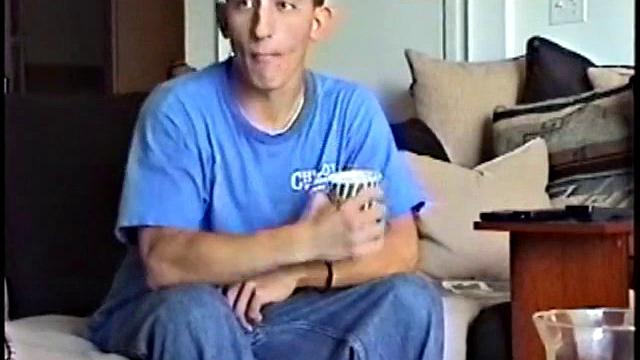 Латинский парень получает сочный минет и мощный кончил на лицо