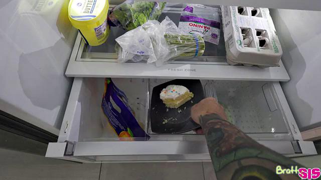 Stepsister Knows I'll Take Pie Over Cake - S29:E11