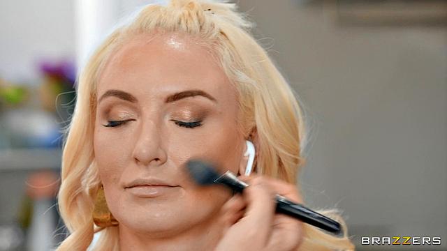 ZZ Hookups: Angela and Kate