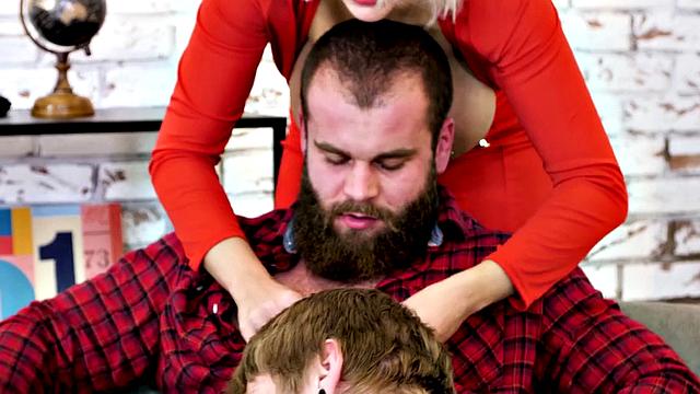 Bi dudes fuck bigtitted MILF in threeway in missionary