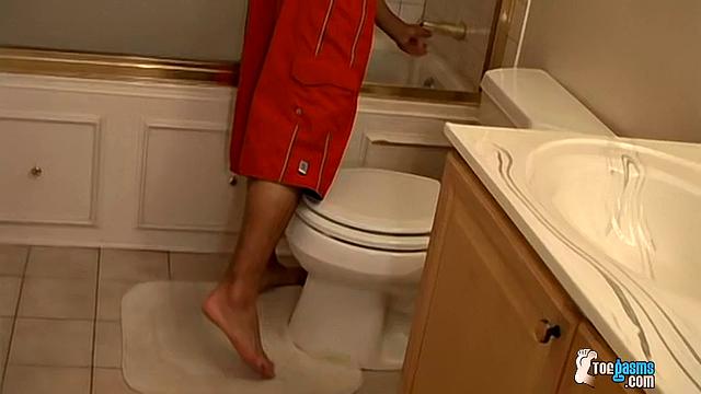 Fun Times In the Bathroom With Boomer - Boomer Jacoby