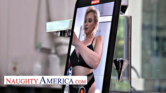 Блондинка Charli Phoenix устроила жаркую измену с другом мужа прямо на глазах у зрителя!