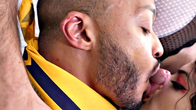 Kinky brunette in stockings deepthroats, kisses & handjobs in a bisexual threesome