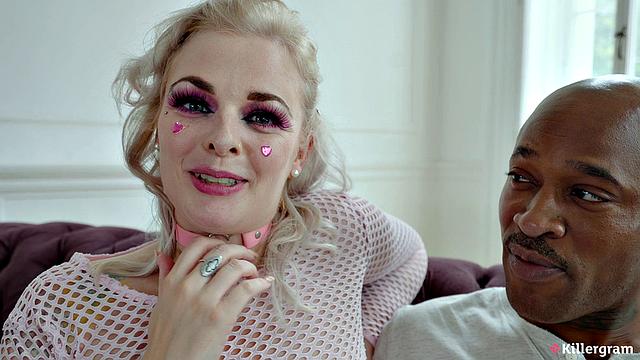 Harleyy Heart с жаждущей киской катается на огромном черном члене Sensi, британский межрасовый замес!