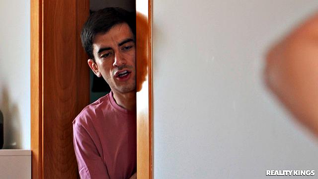 У мачехи растворились плавки, Хорди сразу залез на неё